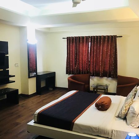 Moti Mahal Hotel And Restaurant دهرادون المظهر الخارجي الصورة
