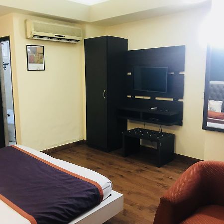 Moti Mahal Hotel And Restaurant دهرادون المظهر الخارجي الصورة