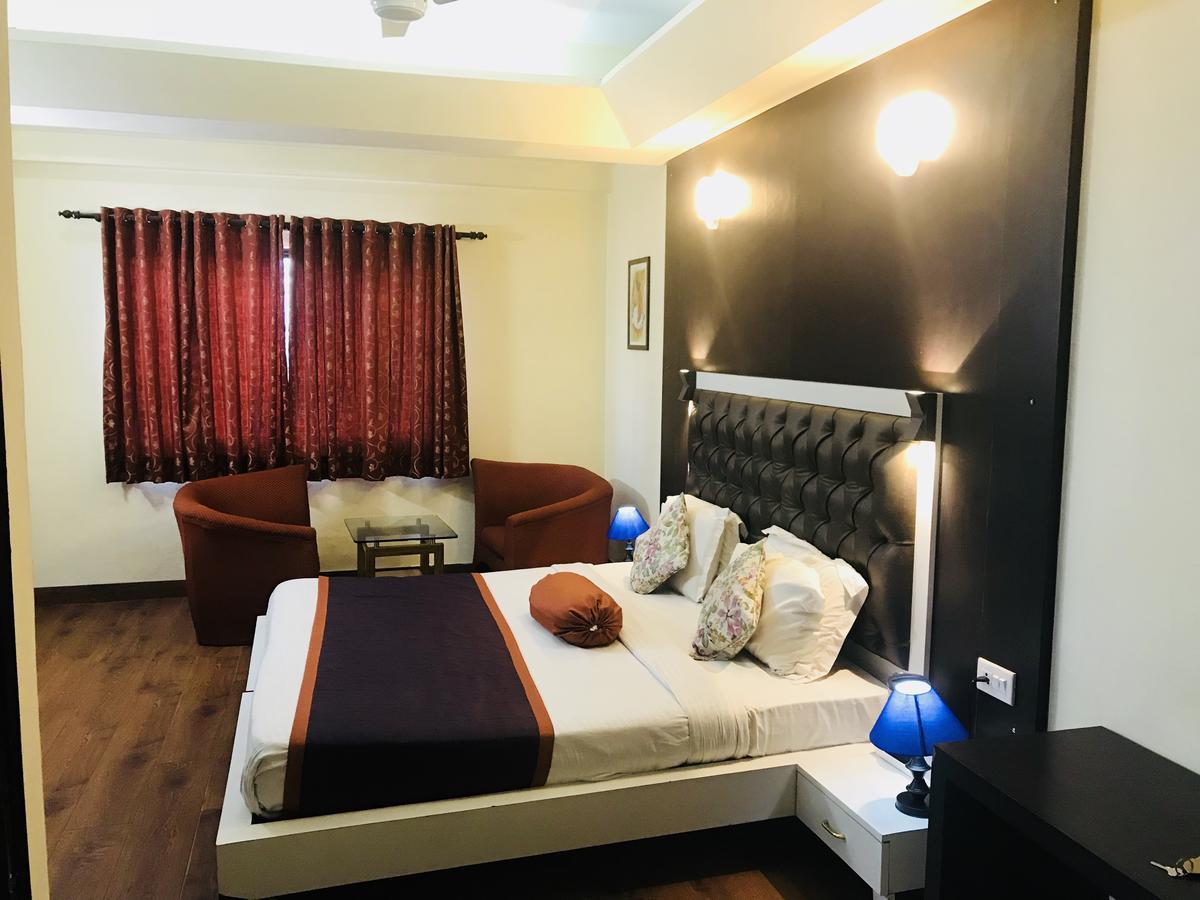 Moti Mahal Hotel And Restaurant دهرادون المظهر الخارجي الصورة