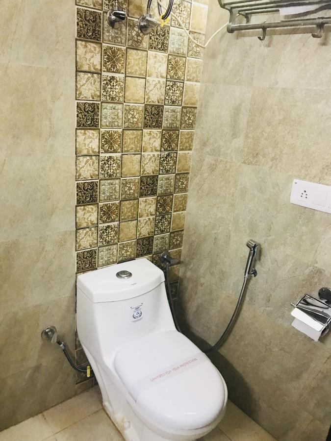 Moti Mahal Hotel And Restaurant دهرادون المظهر الخارجي الصورة